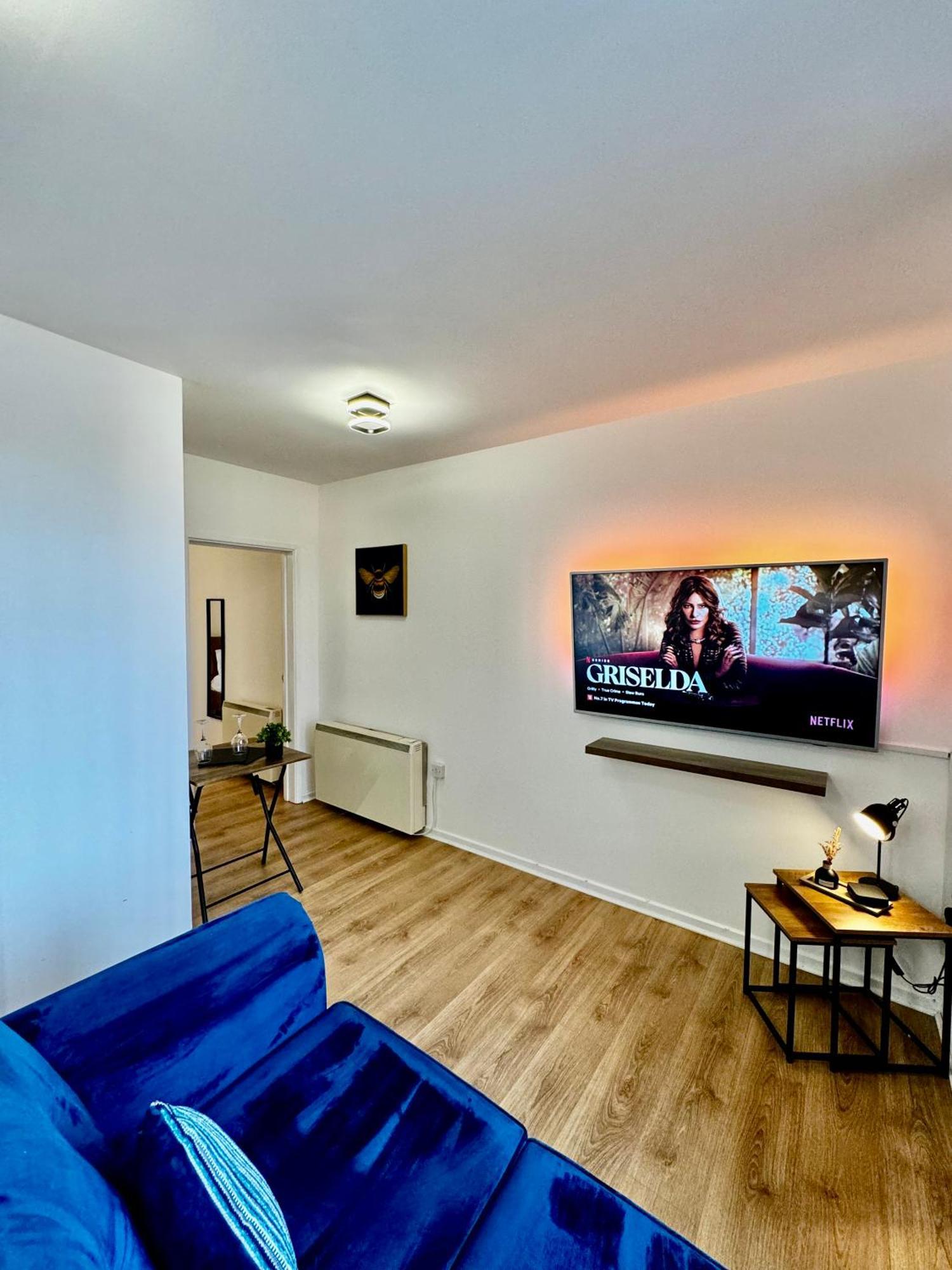 Rnm - Business Professional & Top Choice, Private Access & Entire Place, Kitchen & Washroom With Amenities, Smart Tv, Easy Access, Fast Wifi, Parking Nearby, Great Transport Links 헤일소언 외부 사진